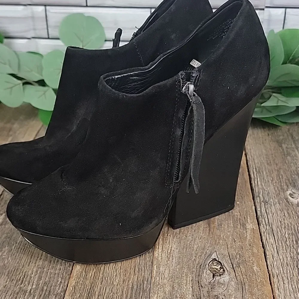 Boutique 9 suede platform heels Size 8.5